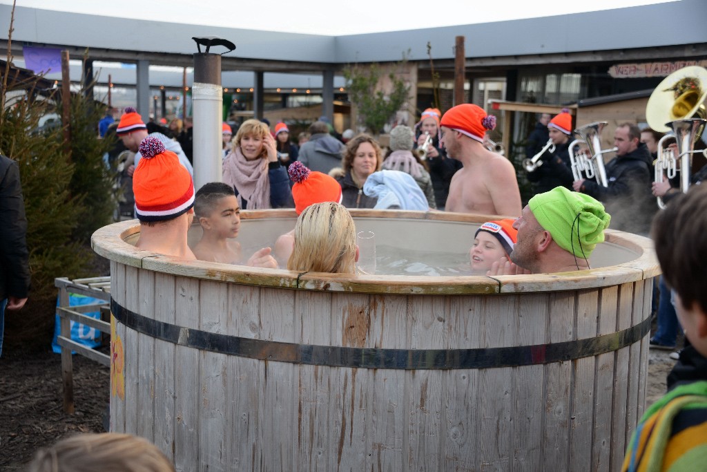 ../Images/Nieuwjaarsduik Nederzandt 2015 144.jpg